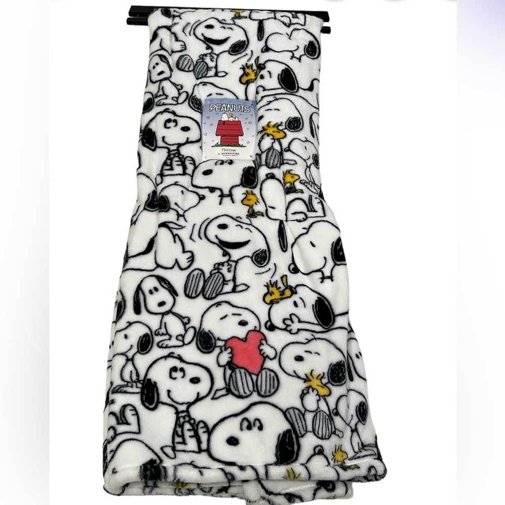 NWT Peanuts Blacket Throw Extra Long Super Soft Hearts